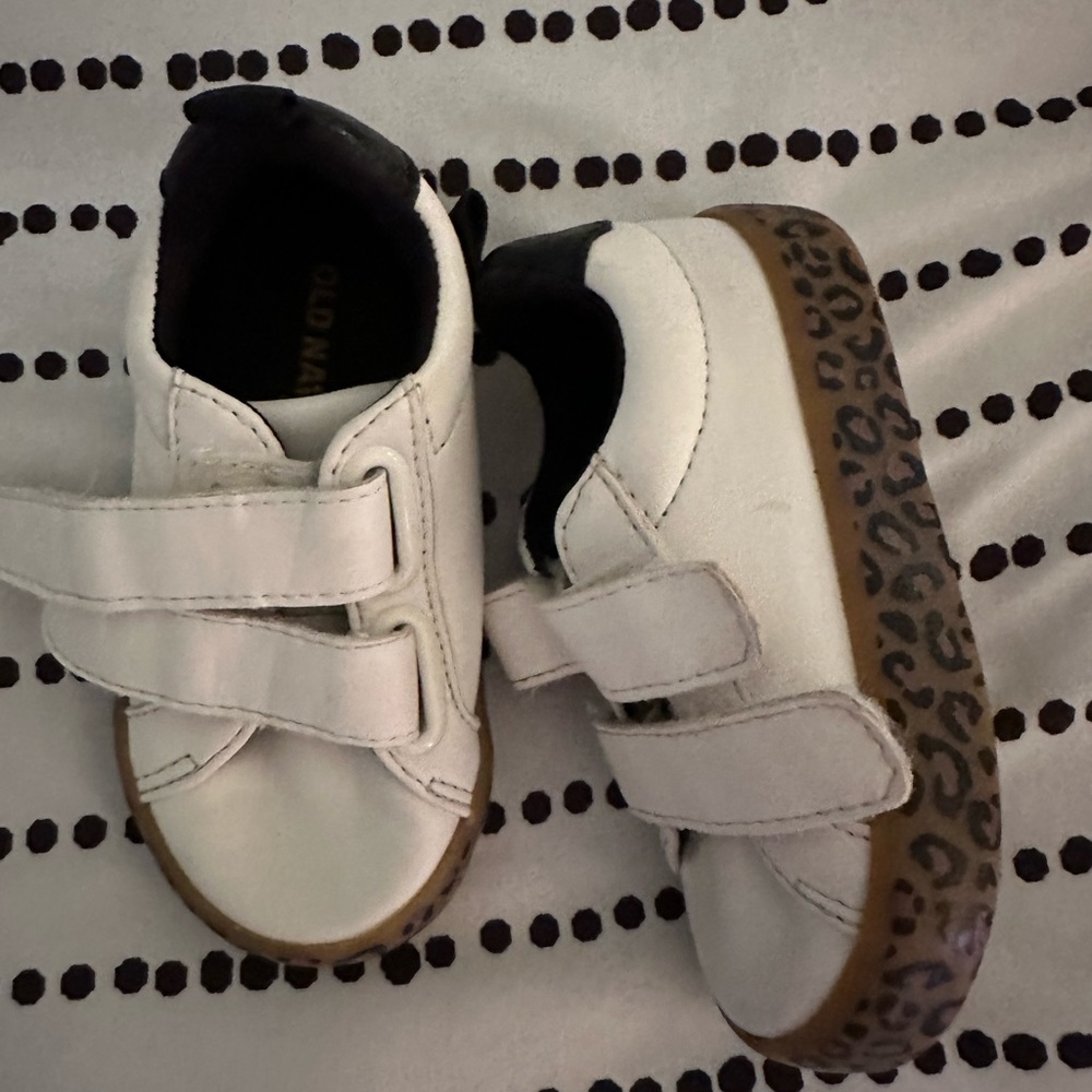 Old navy sneaker